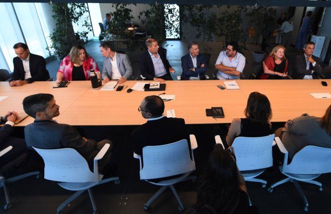 Gabriel Oddone junto al presidente electo Yamandú Orsi presentó a su equipo de gestión en el MEF. Foto: FocoUy