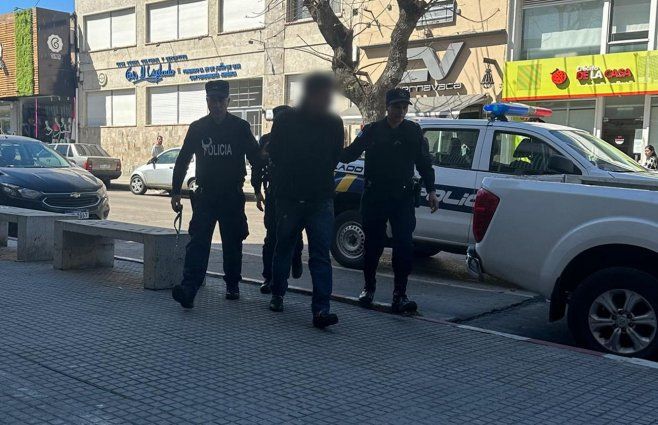 Foto cedida a Subrayado. El imputado es ingresado al Centro de Justicia de Rivera.