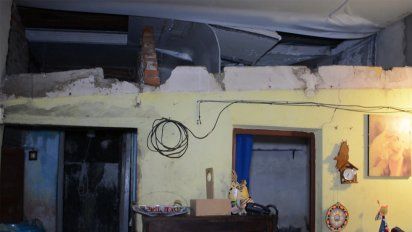 exploto un caldera, volo 100 metros y rompio el techo de dos casas