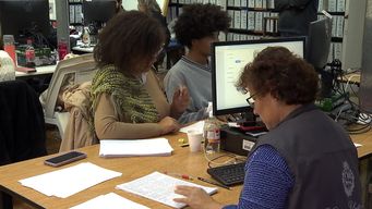 El trabajo de verificación de firmas en la Corte Electoral.&nbsp;