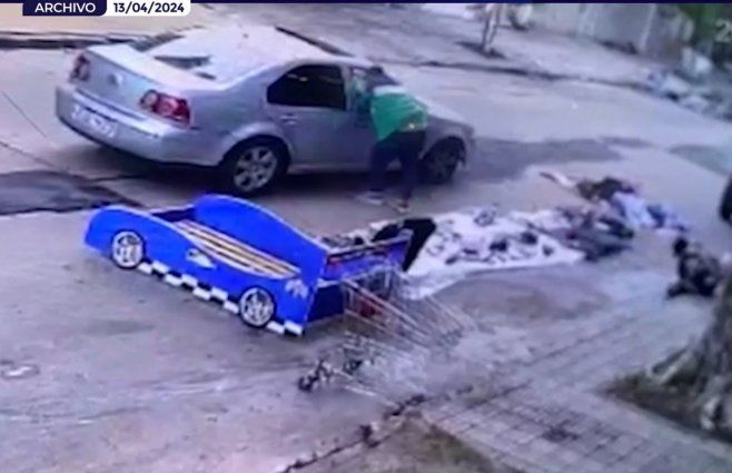 Cámara de seguridad captó el momento del homicidio, en Villa Muñoz, en abril de 2024.