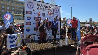 el podio de las rutas de america: anderson maldonado en el primer puesto de la competicion