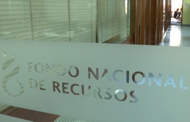 Fondo-Nacional-de-Recursos-puerta-de-vidrio.jpg