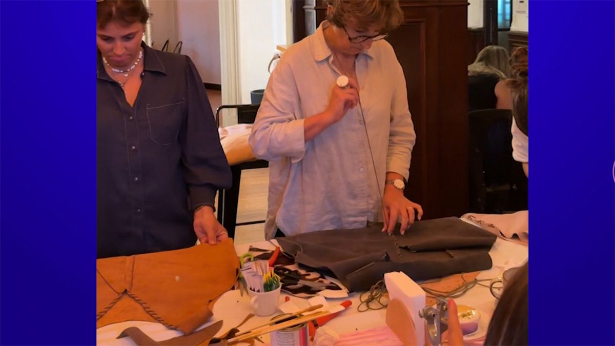 Dos jóvenes emprendedoras crearon talleres para que mujeres compartan y se conozcan