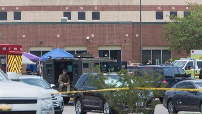 diez muertos y diez heridos en tiroteo en escuela de texas