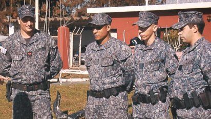 la historia detras del rescate de un hombre y sus cuatro mascotas por la subprefectura