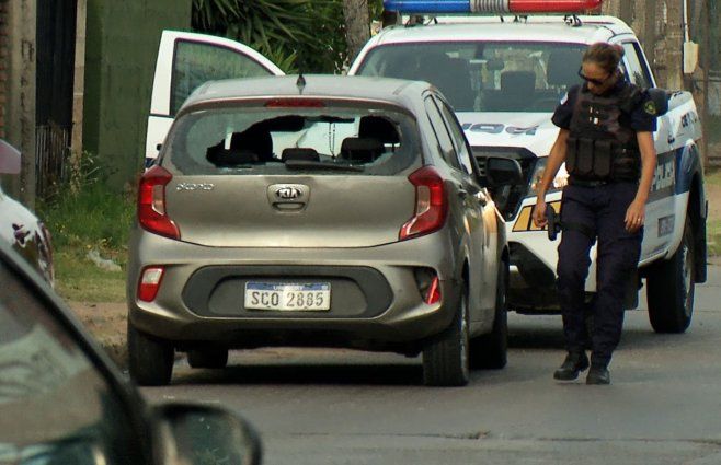 Foto: Subrayado. Auto con impactos de bala, en la escena del ataque a tiros.