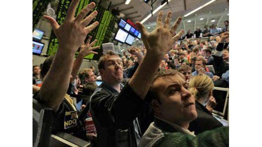 Por primera vez, S&P bajó la calificación a la deuda de EE.UU