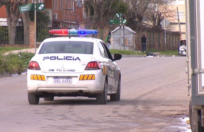 Foto: Subrayado, archivo. Policía patrulla en La Cruz de Carrasco, Montevideo.