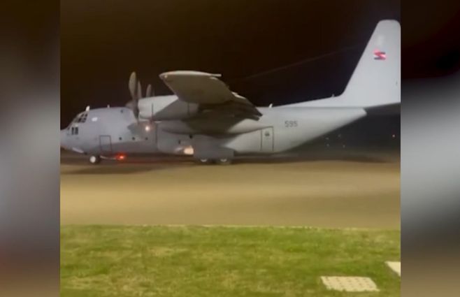 avión-traslado-niños-fuerza-aérea