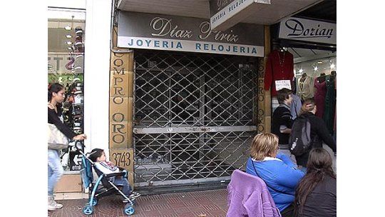Copamiento y robo a joyería ubicada frente a la seccional 15