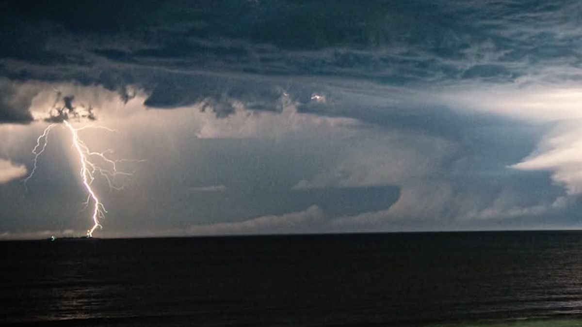 Meteorología emitió advertencia que rige en la próxima madrugada por tormentas fuertes y lluvia abundante