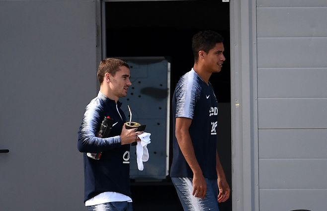 Antoine-Griezmann-varane-AFP.jpg