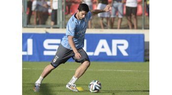 Luis Suárez entrenó con pelota, piques cortos y sin problemas