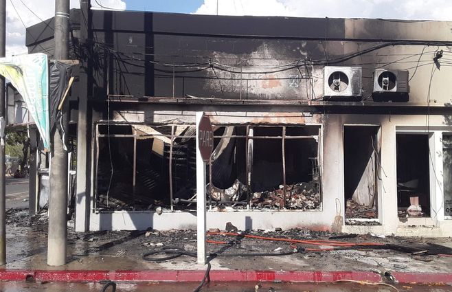 Foto cedida a Subrayado. Bomberos controló las llamas sobre la hora 17:00 de este miércoles.