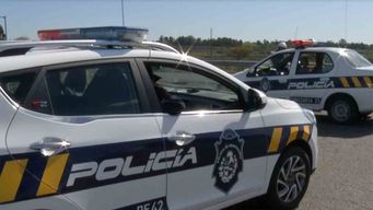 rapino una casa armado, huyo y la policia lo encontro escondido dentro de un freezer