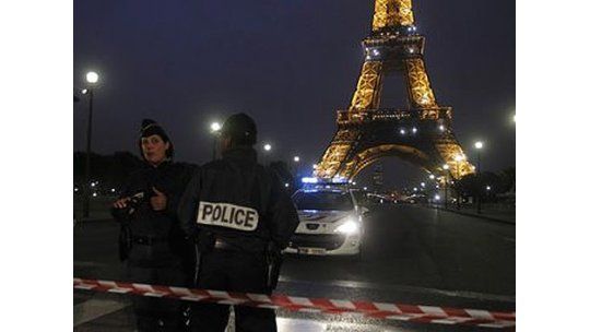 Evacuaron la Torre Eiffel por amenaza de bomba