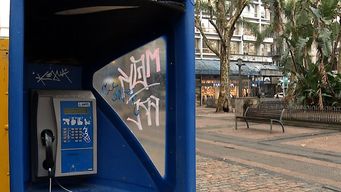 telefonia publica: bajaron de 12 mil a 700, de 2010 a 2024; el crecimiento de telefonia celular marco disminucion abrupta