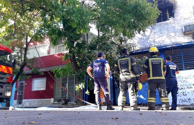 Incendio en depósito de ropa.