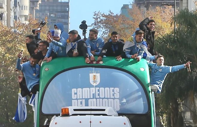 Caravana de la selección sub 20 Uruguay. Foto: FocoUy.