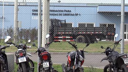 interior denuncio a cinco policias por agredir a dos reclusos en una carcel