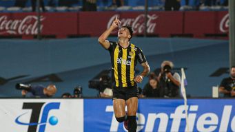 en definicion por penales, penarol le gano 4-3 el clasico a nacional en el centenario