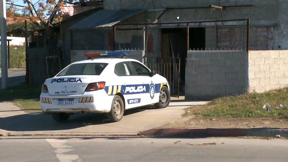 Investigan la muerte de un hombre en su casa de Casavalle, cuyo cuerpo está desmembrado