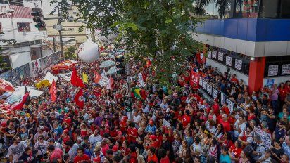 la policia negocia con abogados de lula como y cuando detenerlo