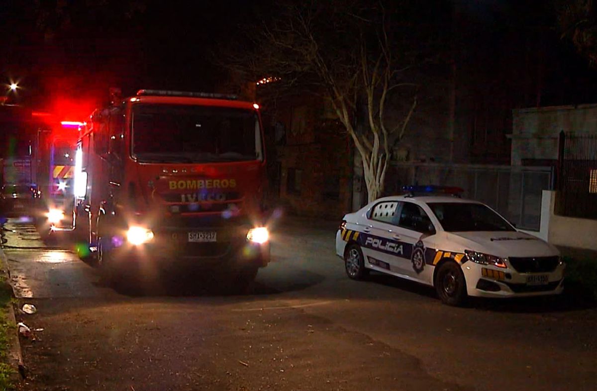 Bomberos rescataron a dos personas que sufrieron múltiples quemaduras de entidad en incendio de vivienda
