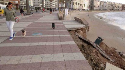 destrozos en el muro de la rambla a causa de los fuertes vientos