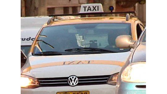 Taxis volvieron a paralizar actividades desde las 10 horas