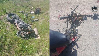 Las dos motos que chocaron de frente este martes de mañana en la ruta 36 de Los Cerrillos, Canelones. Foto: Policía Caminera.