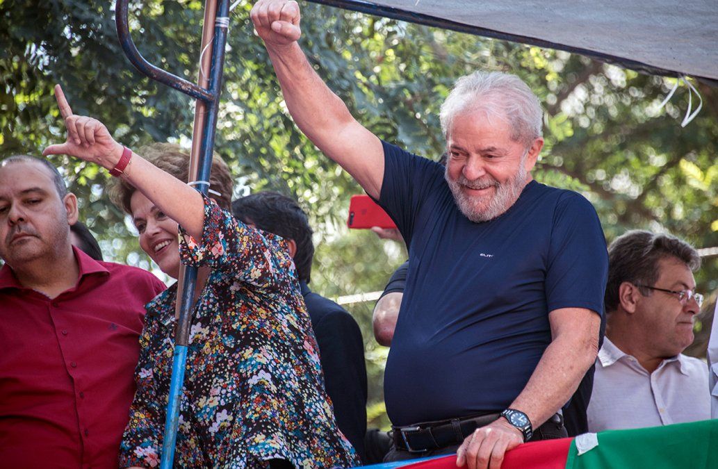 LULA-Y-DILMA-MANOS-AFP.jpg