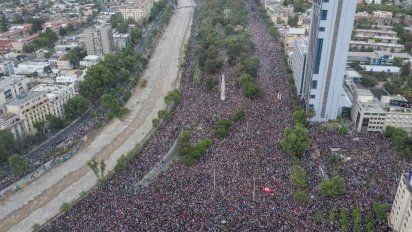 mas de un millon de personas protestan en santiago en medio de estallido social
