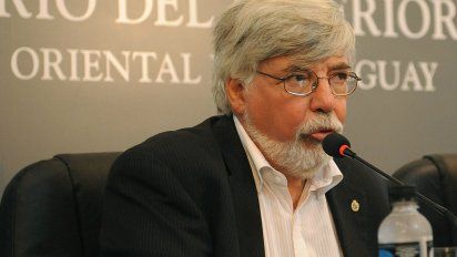exministro bonomi se reinventa como novelista policial