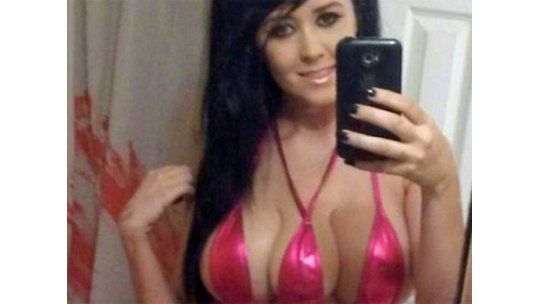 Jasmine, la mujer con tres senos que quiere ser estrella de MTV