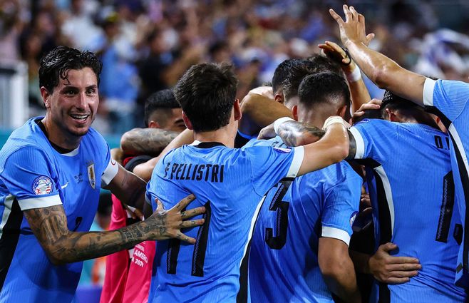 Uruguay festeja el triunfo ante Panamá. Foto: AFP.