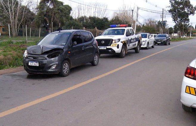Foto: Subrayado. Auto perseguido en Puntas de Manga este lunes.