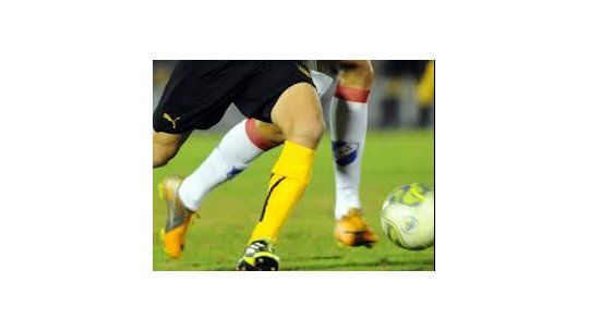 Peñarol y Nacional se enfrentan en el Estadio Centenario