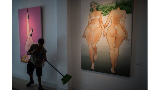 Llamativa exposición sobre traseros femeninos en Brasil