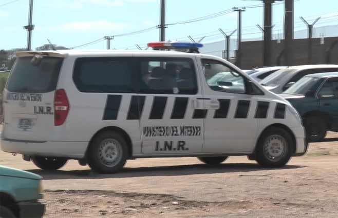 inr-camioneta-carcel-conventos-cerro-largo.jpg