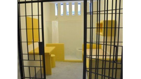 Policías procesados por maltrato y abuso a reclusos en Las Rosas