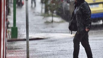 nueva actualizacion de la doble alerta por tormentas fuertes y lluvias intensas para casi todo el pais