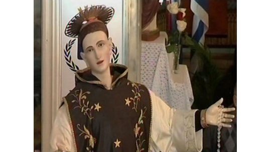 Miles visitan a San Cono en su día para pedir y agradecer