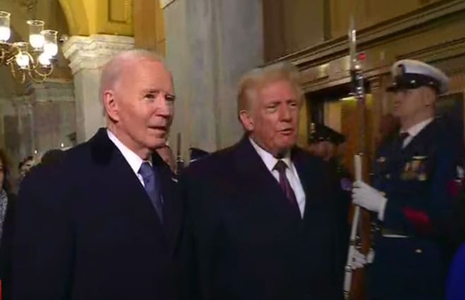 Biden y Trump llegan al Capitolio para el traspaso de mando.
