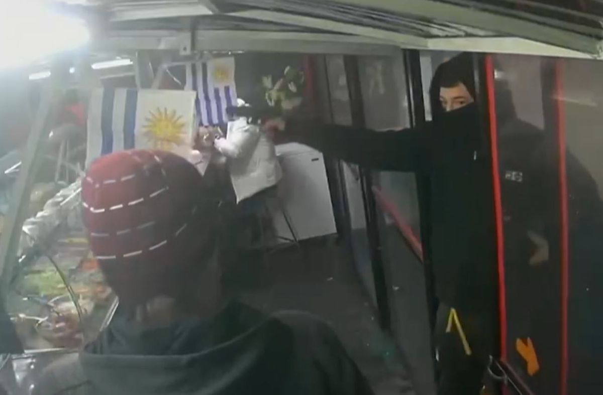 Delincuente armado y encapuchado rapiñó carrito de comidas en Aguada; logró llevarse unos $5.000