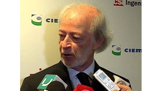 López Mena acordó con el gobierno y compra los aviones de Pluna