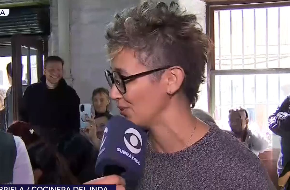 Gabriela es cocinera, vivió en situación de calle y ahora trabaja en el comedor comunitario inaugurado en Ciudad Vieja