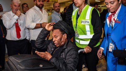 pele recibe alta hospitalaria tras ser operado de un calculo renal en sao paulo