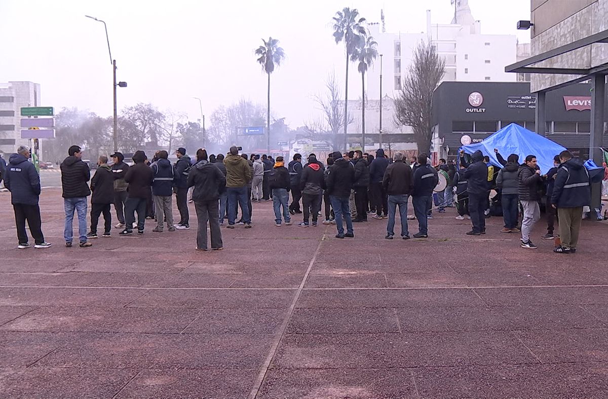 Sindicato de FNC resolvió levantar parcialmente las medidas y envasar refrescos en Montevideo